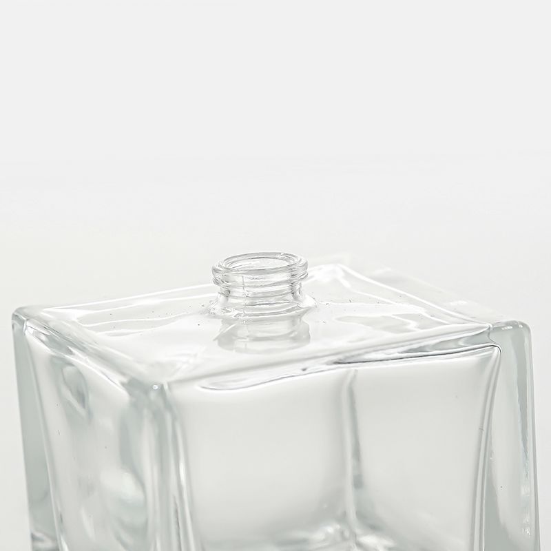Pretty perfume bottles with wooden cap